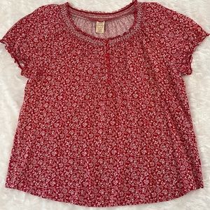 Sweet and summery peasant top